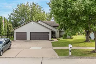 729 Farmington Ave, Oshkosh, WI 54901 - Photo 11