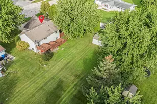 729 Farmington Ave, Oshkosh, WI 54901 - Photo 9