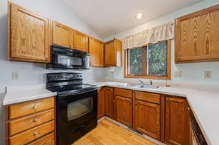 729 Farmington Ave, Oshkosh, WI 54901 - Photo 21