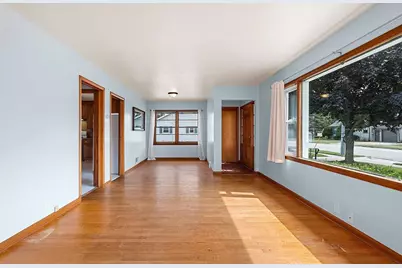 994 Roscoe Street, Green Bay, WI 54304 - Photo 7