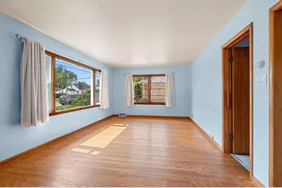 994 Roscoe Street, Green Bay, WI 54304 - Photo 5