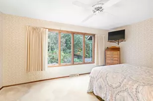 2098 Shawnee Ln, Oshkosh, WI 54901 - Photo 11