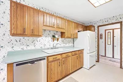 2098 Shawnee Lane, Oshkosh, WI 54901 - Photo 7