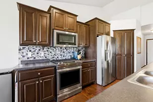 2916 Fox Tail Ln, Menasha, WI 54952 - Photo 9
