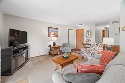 2553 Village Lane #B, Oshkosh, WI 54904 - Photo 5
