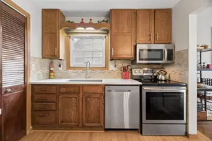 2553 Village Ln, Oshkosh, WI 54904 - Photo 9