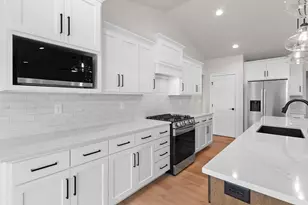 2761 Stelor Dr, Green Bay, WI 54311 - Photo 15