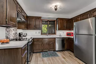 2317 W Applegate Dr, Appleton, WI 54914 - Photo 9