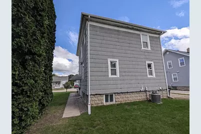 719 W 6th Avenue, Oshkosh, WI 54902 - Photo 3
