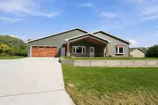 661 E River Dr, Omro, WI 54963 - Photo 3