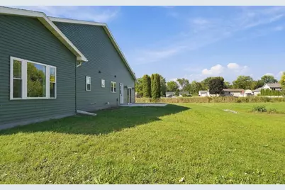661 E River Drive, Omro, WI 54963 - Photo 13