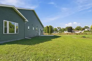 661 E River Dr, Omro, WI 54963 - Photo 13