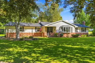 206 Lakeside Dr, Clintonville, WI 54929 - Photo 1