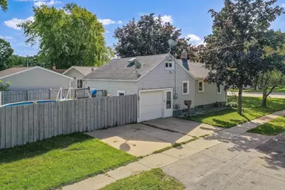 1722 W Murdock Avenue, Oshkosh, WI 54901 - Photo 3
