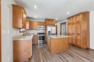 446 Cornelius Dr, Green Bay, WI 54311 - Photo 11