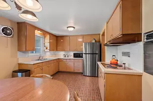 1086 Thorndale St, Green Bay, WI 54304 - Photo 7