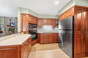 2085 Crestwood Springs Dr, Green Bay, WI 54304 - Photo 5