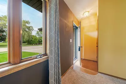 3115 W 9th Avenue, Oshkosh, WI 54904 - Photo 3