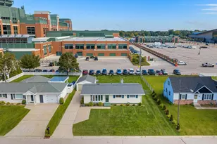 910 Stadium Dr, Green Bay, WI 54304 - Photo 7