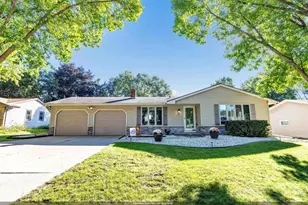 863 Venus Dr, Green Bay, WI 54311 - Photo 1