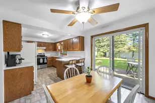610 S Wild Rose Ln, Appleton, WI 54914 - Photo 9