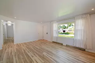 1073 Suburban Dr, De Pere, WI 54115 - Photo 5
