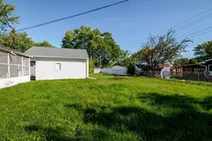 1073 Suburban Dr, De Pere, WI 54115 - Photo 25