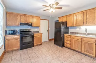 215 E Spring St, New London, WI 54961 - Photo 9