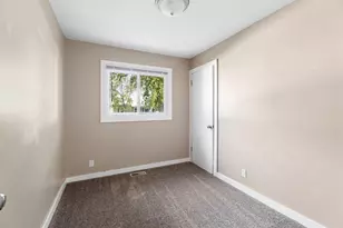 937 Gail Ave, Neenah, WI 54956 - Photo 11