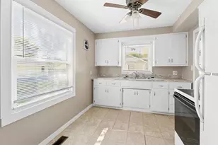 937 Gail Ave, Neenah, WI 54956 - Photo 5
