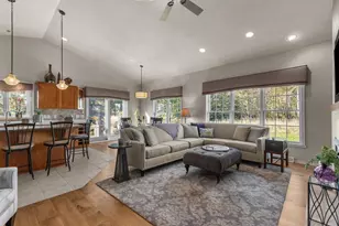 3889 N Crosscreek Cir, Appleton, WI 54913 - Photo 11