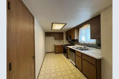 1345 W 18th Avenue, Oshkosh, WI 54902 - Photo 5