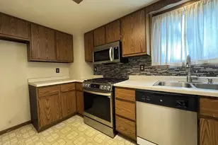 1345 W 18th Ave, Oshkosh, WI 54902 - Photo 3