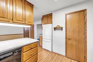 1233 Drews Dr, De Pere, WI 54115 - Photo 11