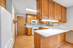 1233 Drews Dr, De Pere, WI 54115 - Photo 9
