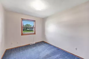1233 Drews Dr, De Pere, WI 54115 - Photo 17