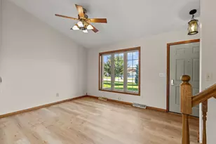 1604 Primrose Ln, Fond du Lac, WI 54935 - Photo 7