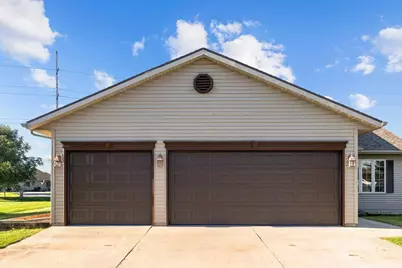 1604 Primrose Lane, Fond du Lac, WI 54935 - Photo 3