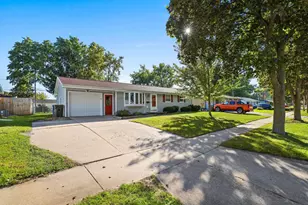 923 Amhart Dr, De Pere, WI 54115 - Photo 27