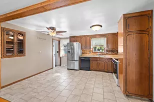 923 Amhart Dr, De Pere, WI 54115 - Photo 7