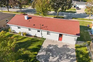 923 Amhart Dr, De Pere, WI 54115 - Photo 25