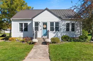 132 S Birch Ave, Gillett, WI 54124 - Photo 1