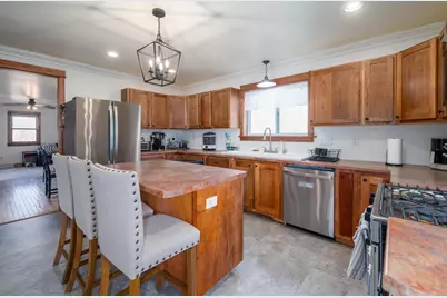725 Shearer Street, Waupaca, WI 54981 - Photo 5