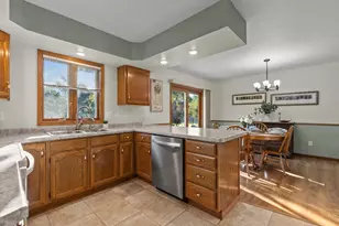 1270 Snowdon Dr, Oshkosh, WI 54904 - Photo 11