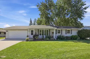 1417 Lindale Ln, Green Bay, WI 54313 - Photo 1