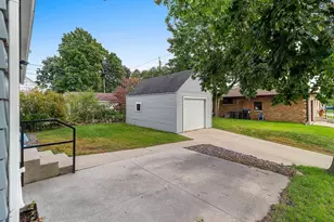 2241 LaFollette Ave, Manitowoc, WI 54220 - Photo 19