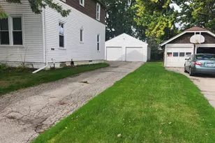 1415 N Erb St, Appleton, WI 54911 - Photo 3