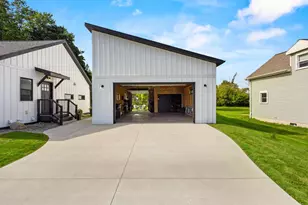 1732 Island Ct, Green Bay, WI 54303 - Photo 3