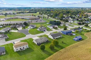 418 Prairie Ln, Luxemburg, WI 54217 - Photo 5