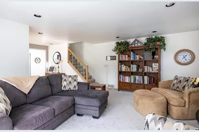1936 E Murdock Avenue, Oshkosh, WI 54901 - Photo 9
